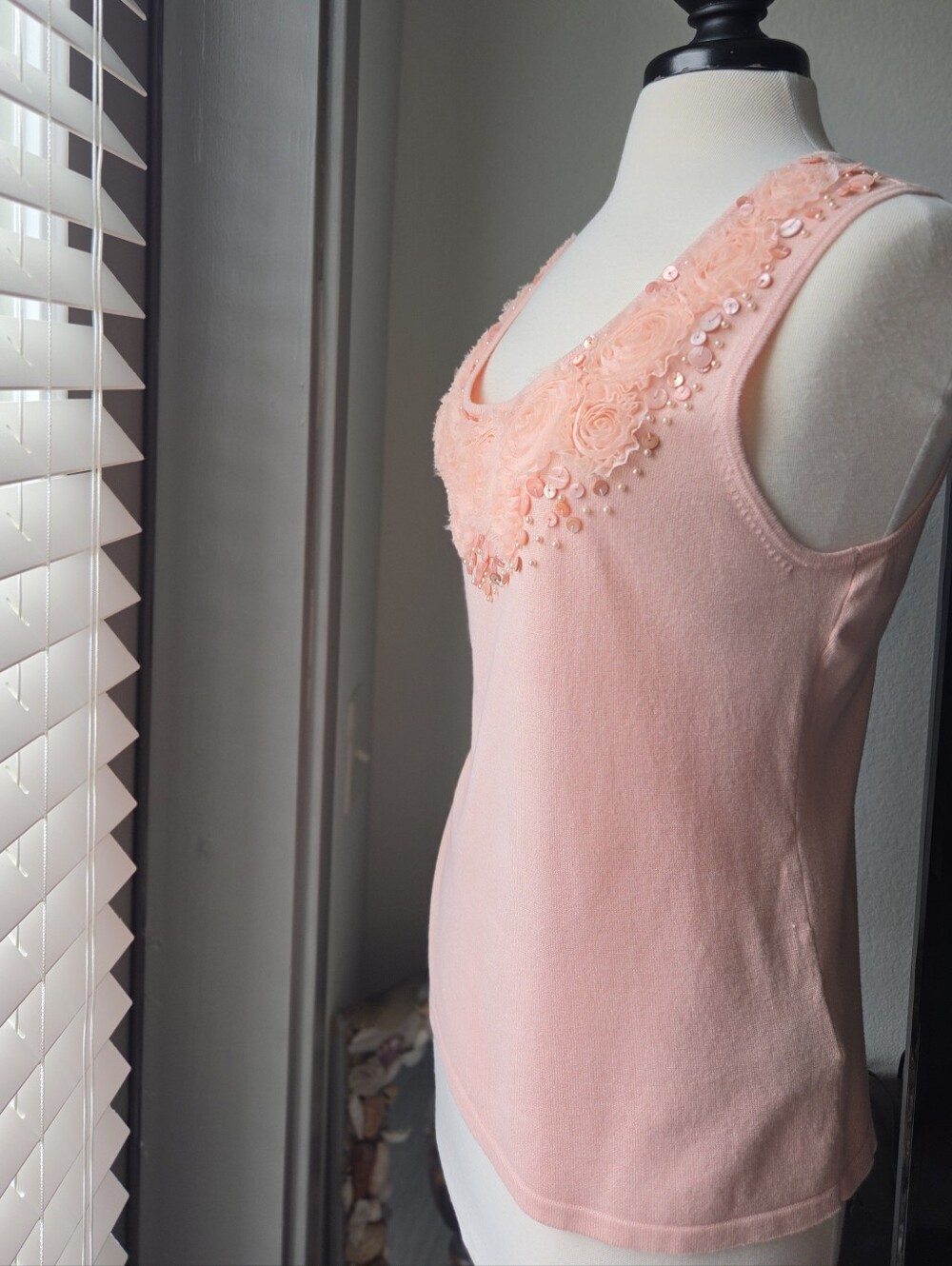 Sleeveless Pink Floral Appliqué Tank Top - Picture 10 of 10